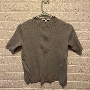 Uniqlo short-sleeve sweater with micro-scalloped hem